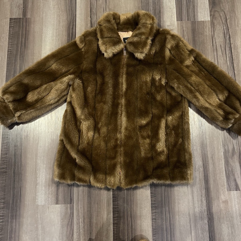 Dennis Basso Women's Faux Fur Coat Size Medium Full Zip‎ Up Mob Wife NYC Jacket